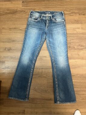 Silver Jeans Blue Denim Jeans with Contrasting White Stitching, bootcut lowraise